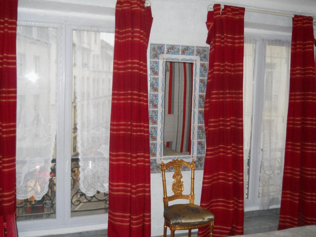 Hotel Le Petit Trianon Párizs Szoba fotó