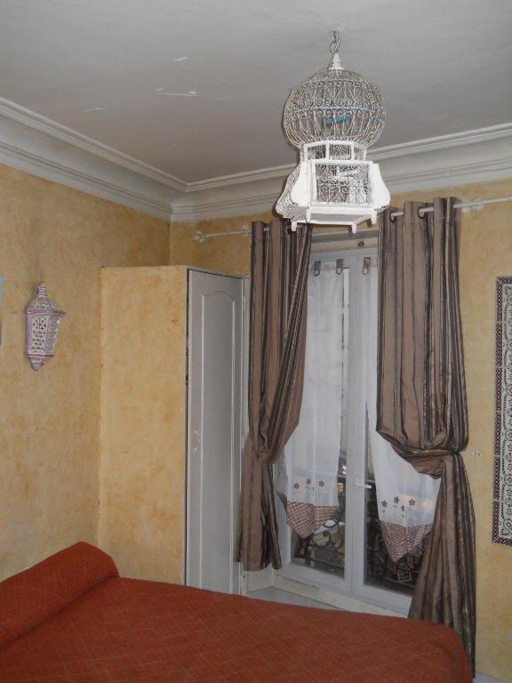Hotel Le Petit Trianon Párizs Szoba fotó